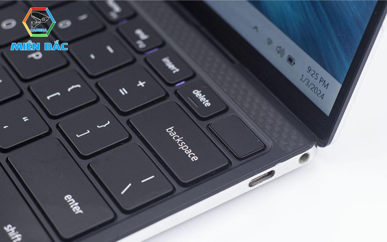 Laptop Dell 9310 cung cấp các cổng kết nối hiện đại và tiện lợi